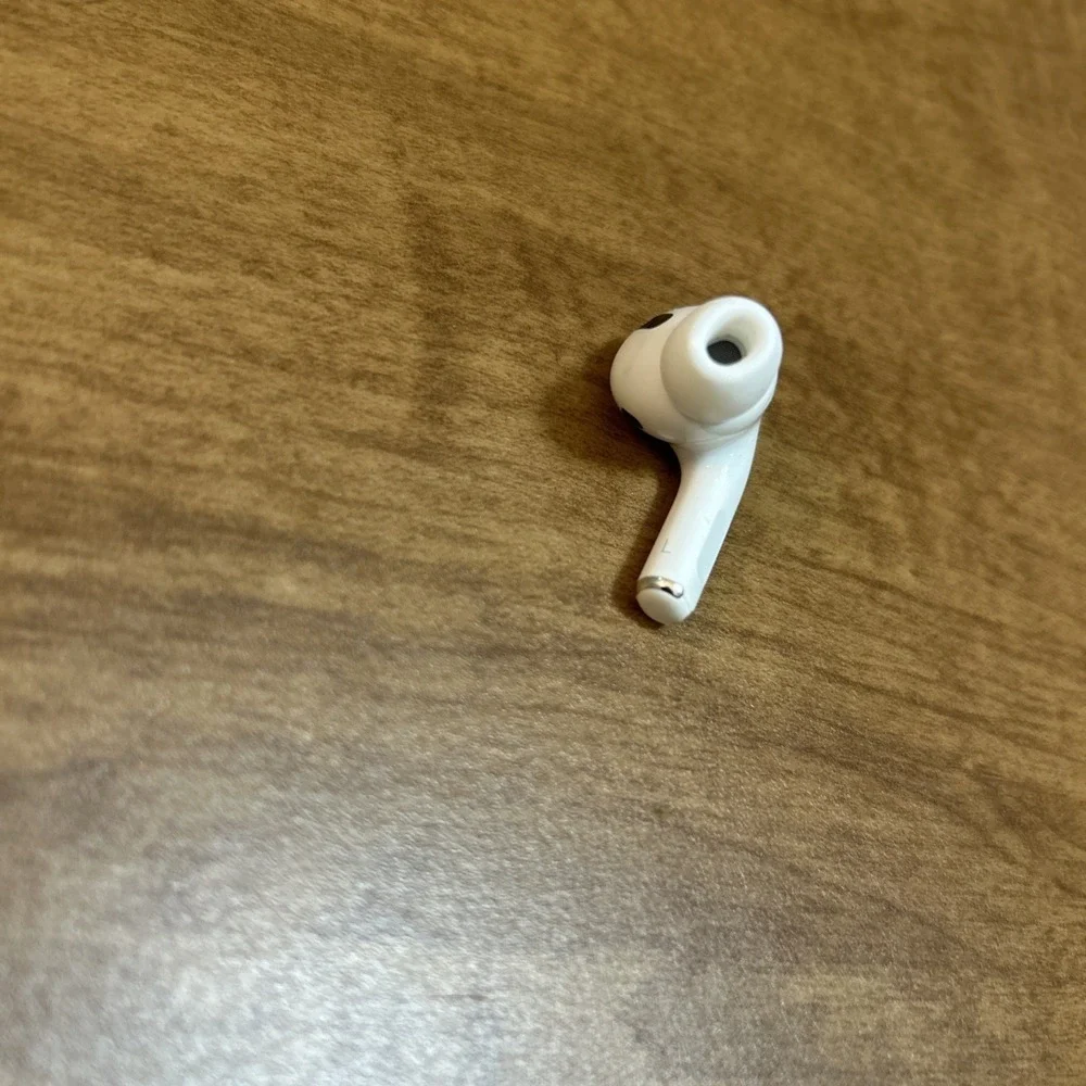 Authentic Apple  AirPods Pro Replacement - 1st Generation (A2084) Left Only